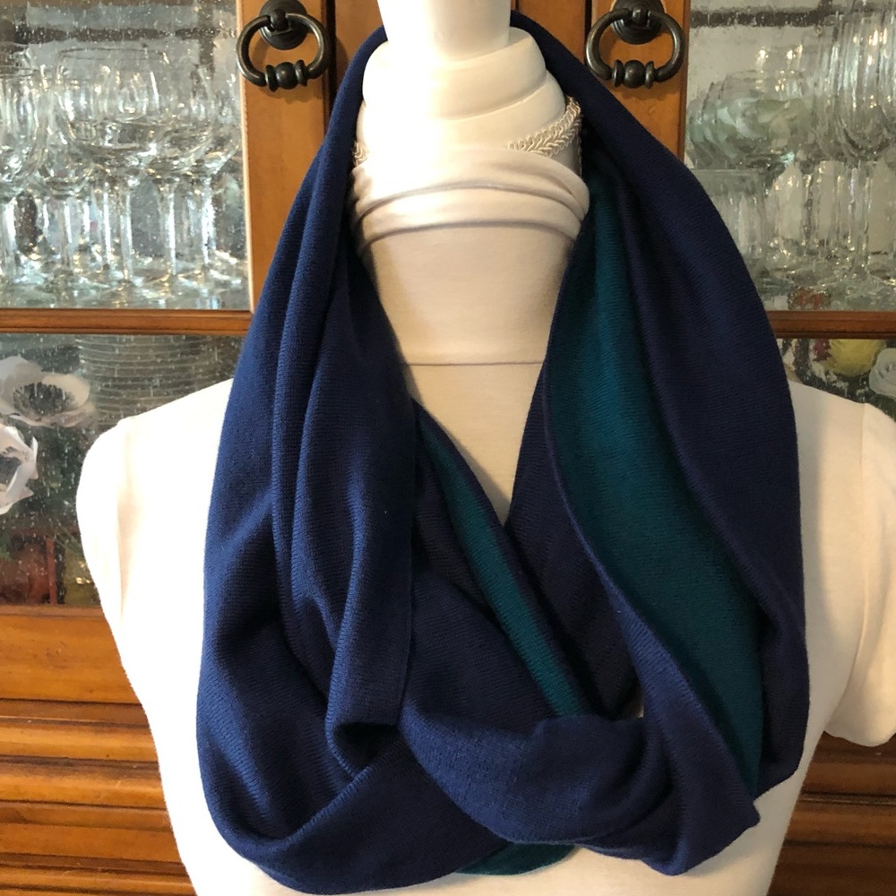 NWT Chico’s Reversible Infinity Scarf